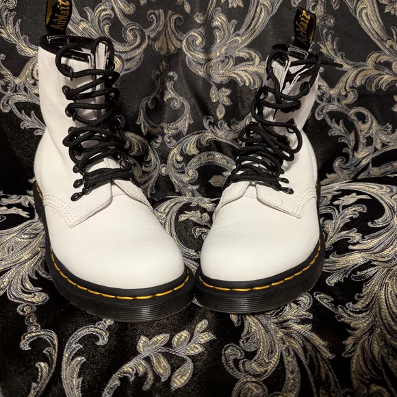Dr. Martens White Leather Lace-Up Combat Boots with Black Laces NEW WITHOUT BOX Dr. Martens Jadon Quad Platform Boots White Leather Lace-Up  main image 3